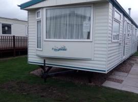 L&g FAMILY HOLIDAYS 8 BERTH SEALANDS FAMILYS ONLY AND THE LEAD PERSON MUST BE OVER 30, hotel in Ingoldmells