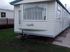 L&g FAMILY HOLIDAYS 8 BERTH SEALANDS FAMILYS ONLY AND THE LEAD PERSON MUST BE OVER 30
