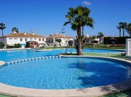Costa Blanca Bungalow Lago jardin frente piscina 4 personas #PRP001 by Stay Orihuela Costa, hotel em Torrevieja