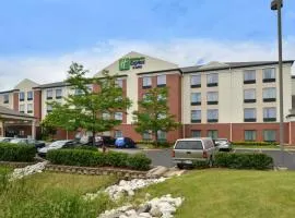 Holiday Inn Express Hotel & Suites Milwaukee-New Berlin by IHG