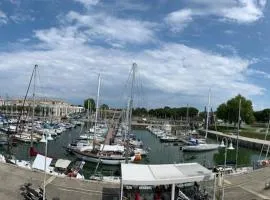 Le "LA FAYETTE", vue exceptionnelle sur le Port de Plaisance