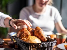 PANACHE - BIKE EN SLEEP HOTEL, hotel i La-Roche-en-Ardenne