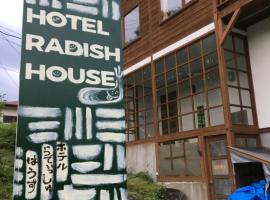 Hotel Radish House ホテルラディッシュハウス, отель, где разрешено размещение с домашними животными в городе Senboku