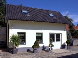 Ferienhaus Zum Gässchen, hotel con estacionamiento en Weissenfels