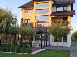 ريانا، فندق في Adjud