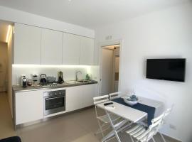 Vista Mare Apartment con parcheggio privato, beach hotel in Marina di Ragusa