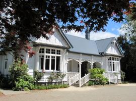 White Elephant Accomodation, hotel in Motueka