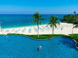 The Moon Beach Museum Resort, khách sạn biển ở Onna