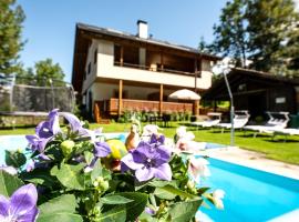 Haus Bergfrieden Seiser Alm Bahn, hotel with pools in Siusi