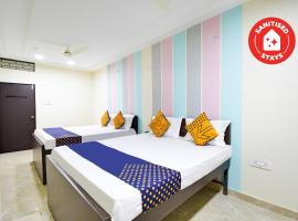 SPOT ON 67472 Anant Palace โรงแรมในRāj Nāndgaon