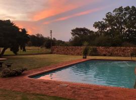 At The Rocks Country Estate, lodge a Avondzon