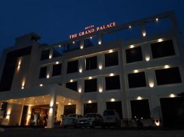 the grand palace, hotel en Sāgar