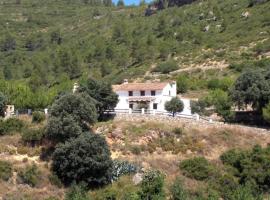 Casa Rural Benalaz - alojamiento privado en la montaña - hasta 9 personas, מלון בEnguera