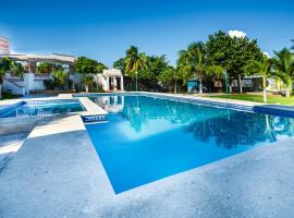 Capital O Oxtankah,chetumal bay, hotel in Calderitas