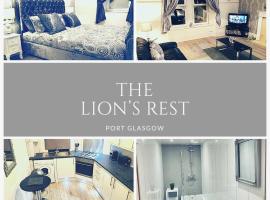 THE LION’S REST - BOUTIQUE APARTMENT SUITE., hotel with parking in Port Glasgow