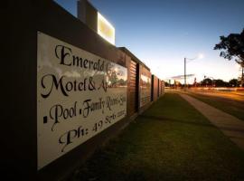 Emerald Gardens Motel & Apartments, vegahótel í Emerald