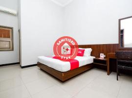 OYO 2436 Hotel Kencana، فندق في تيغال