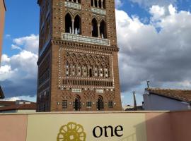 Apartamentos One, hotel in zona Museo Dinópolis, Teruel