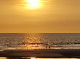 Les Obiones, Fort Mahon Plage, magnifique studio cabine 4p vue latérale mer avec balcon , parking privé gratuit, wifi, classé 2 étoiles, exposition plein sud en Baie de Somme, hotel near Belle Dune Golf Course, Fort-Mahon-Plage