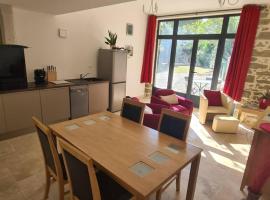 Gîte 2 chambres dans vieux prieuré près de Carcassonne - Ruby, poceni hotel v mestu Sainte-Eulalie