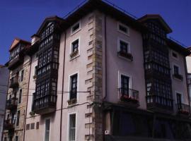 Apartamentos Ebro Reinosa, hotell i Reinosa