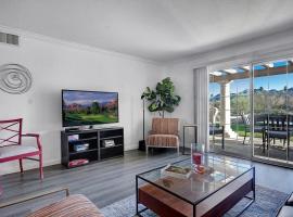 Our Mesquite-Refreshed 1st floor nature preserve & mtn view condo!, apartment in Palm Springs