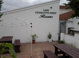 Lady Charlotte Guest rooms triple rooms, motel di Dowlais