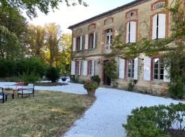 Les Terrisses - Chambres d'hôtes avec piscine, hotel v destinaci Saint-Félix-Lauragais