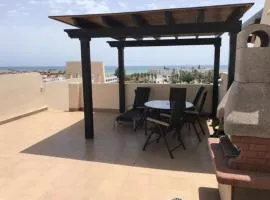 Atico con piscina privada y vistas al mar