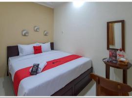 RedDoorz Syariah near Solo Square Mall, hotel in Lawean