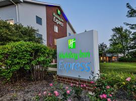 Holiday Inn Express Chicago Northwest-Vernon Hills, an IHG Hotel โรงแรมที่มีที่จอดรถในVernon Hills