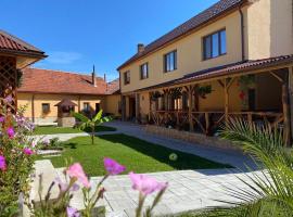 La Tusa Dusa, hotel sa Ocolişu Mic