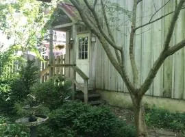 Carriage House Hideaway In Center of Chestertown