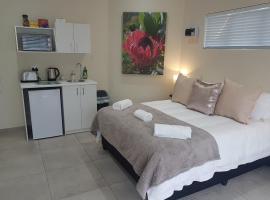 Sharon's House: Modern Self-Catering rooms, hotell i nærheten av N1 City Hospital i Cape Town