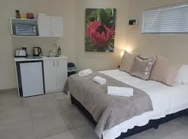 Sharon's House: Modern Self-Catering rooms