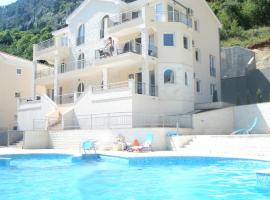 Wonderful 2 bedroom With Beautiful Views apartments in Kotor Vista, Hotel mit Parkplatz in Kotor