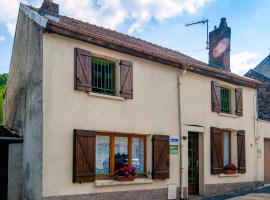 Gîte " LE CHEMIN VERT ", hotel with parking in Deville