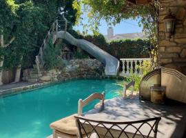 Under the Tuscan Sun Cottage in West Los Angeles, B&B in Los Angeles