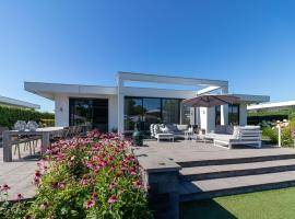 Luxury villa with private jetty in quiet park, golf hotel in Zeewolde