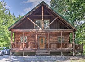 Sky Harbor Sevierville Cabin with Hot Tub and Deck!, хотел в Пиджън Фордж