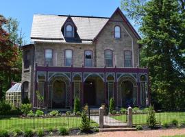 Gifford-Risley House Bed and Breakfast, hotell i Media