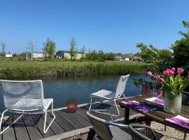 Ferienpark Vislust Ferienhaus Balu mit eigenem Steiger zum angeln Ijsselmeer Niederlande, hotel Wervershoofban