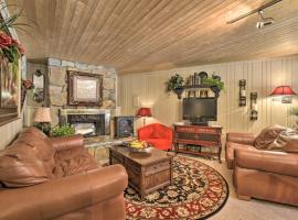 Walk to Ski and Trails All-Season Angel Fire Escape, ξενοδοχείο σε Angel Fire