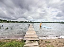 Lovely Lake Cabin Boat Rentals and On-Site Bar, hotel di Dent