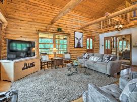 Log Cabin with Private Hot Tub on Wenatchee River!, Hotel in Leavenworth