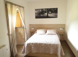 Albergue Rectoral San Mamede da Pena EXCLUSIVE FOR PILGRIMS, hotel met parkeren in Negreira