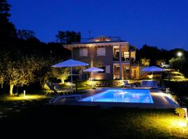 Villa Nina - Apartments & Relax, отель в городе Каприно-Веронезе, рядом находится Парк развлечений Джангл Адвенчер