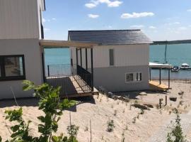 Ferienhaus SEE & Ferienhaus SEEBLICK, hytte i Neukieritzsch
