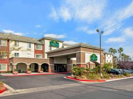 La Quinta by Wyndham Las Vegas RedRock/Summerlin, hotel near Red Rock Canyon National Conservation Area, Las Vegas