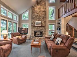 Cozy Getaway in Wintergreen Resort Deck and Hot Tub, hotel i Mount Torry Furnace